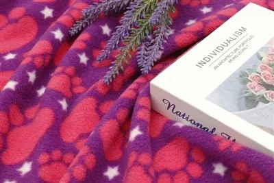 پارچه پشم گوسفند قطبی چاپ پنجه سگ